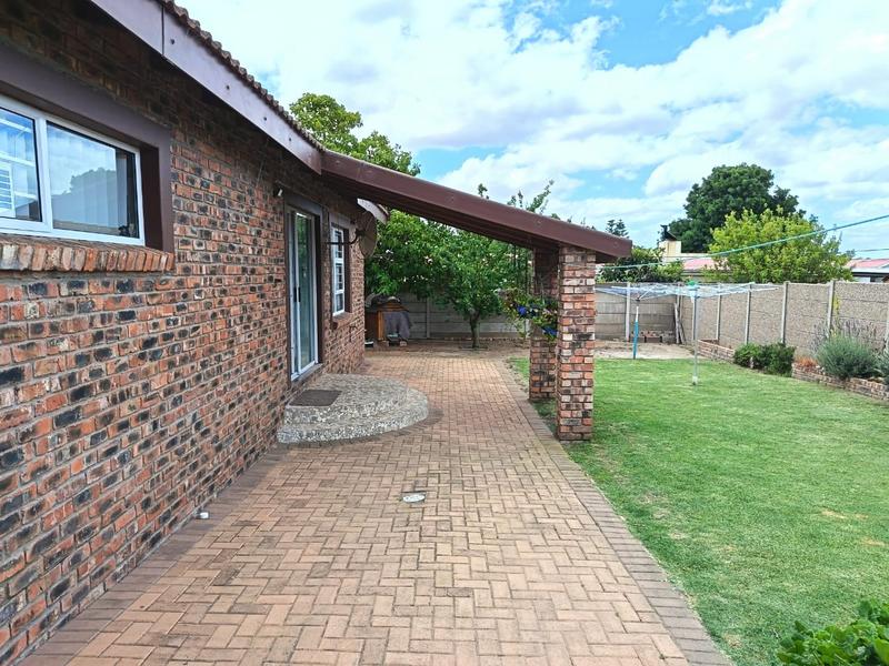 2 Bedroom Property for Sale in Albertinia Western Cape